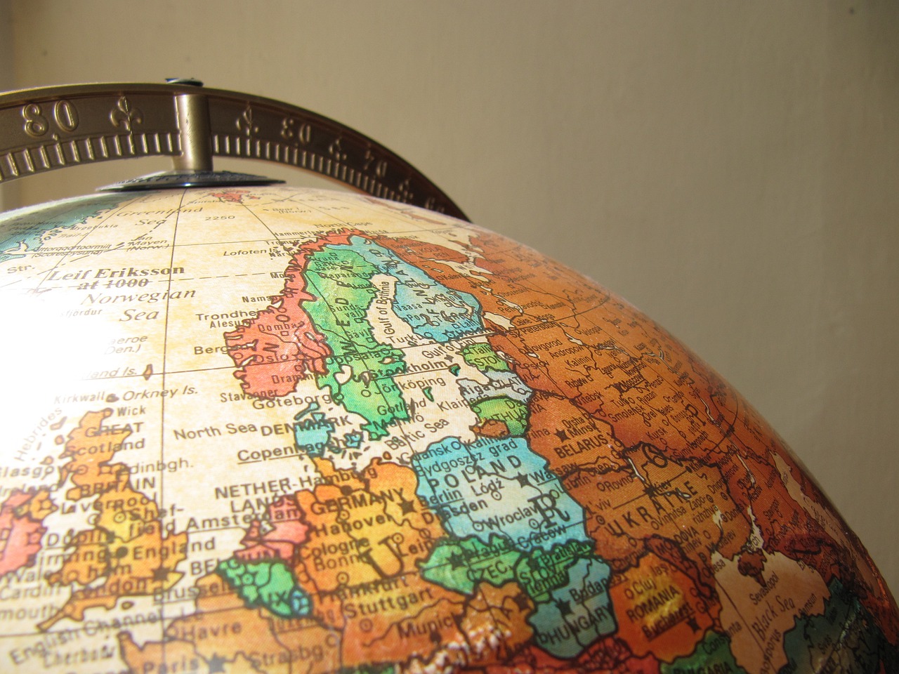 Vintage Globe: Świat geografii w stylu vintage